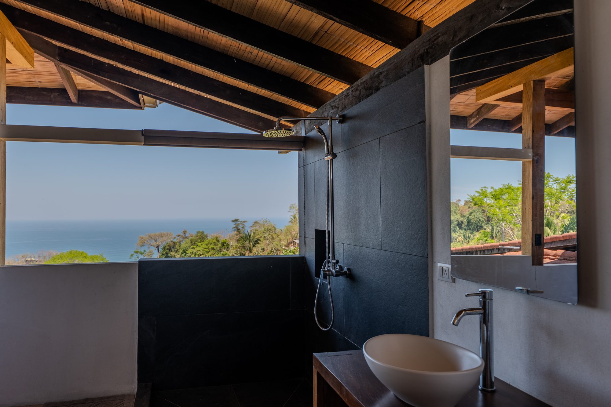 En-suite bathroom with ocean view