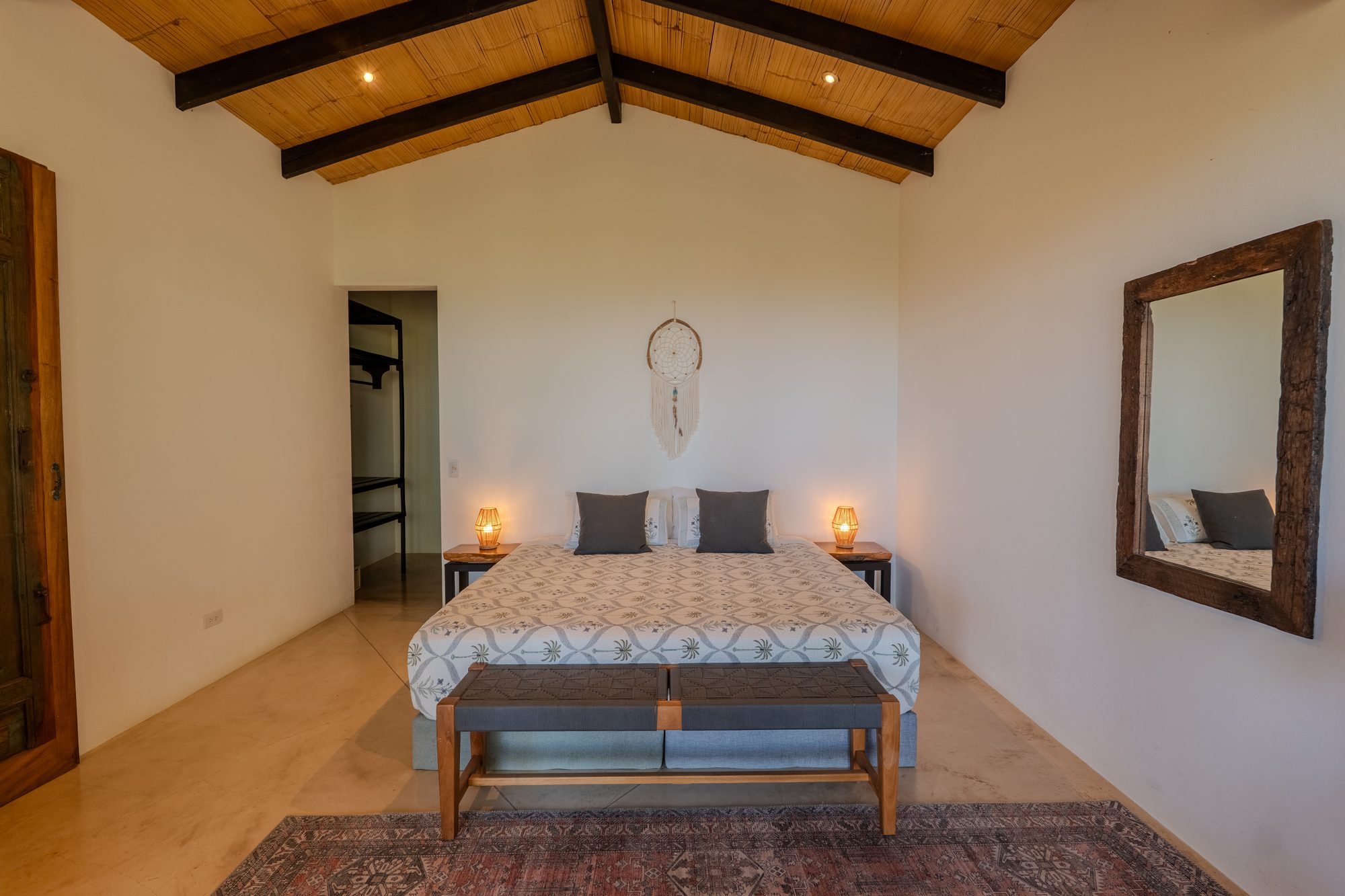 Guest bedroom with a calm, natural palette